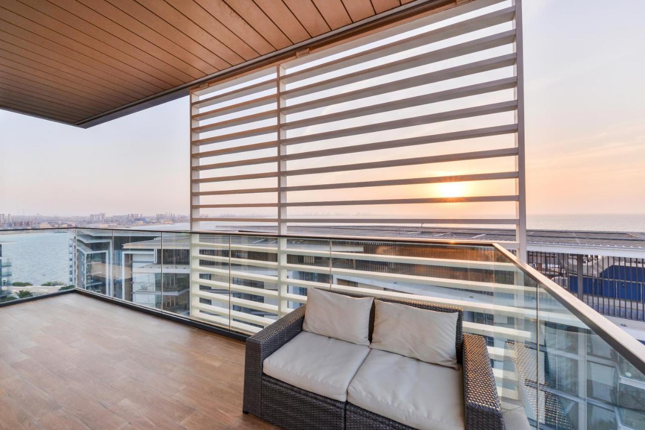 Posh 2 Bedroom Oceanfront Apt In The Heart Of Bluewaters Island Дубай Экстерьер фото